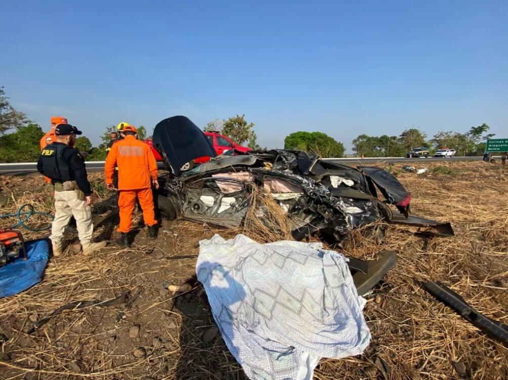 Tragédia Grave Acidente Entre Caminhão E Carro De Passeio Deixa Três Pessoas Mortos Na Br 153